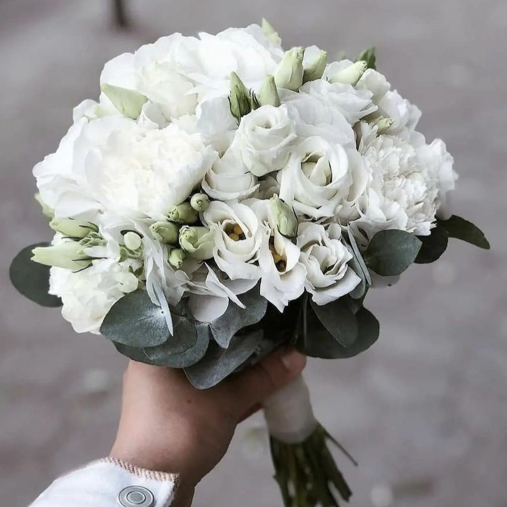 White wedding bouquet with white eustoma, ranunculus