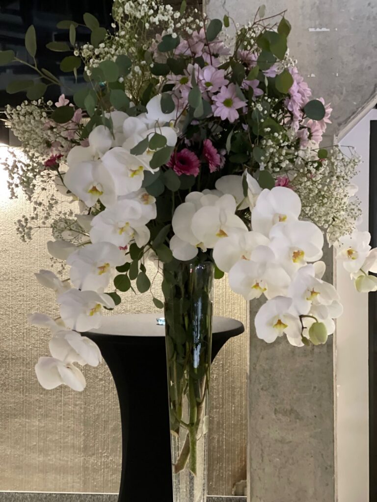 Flowed decoration with orchids