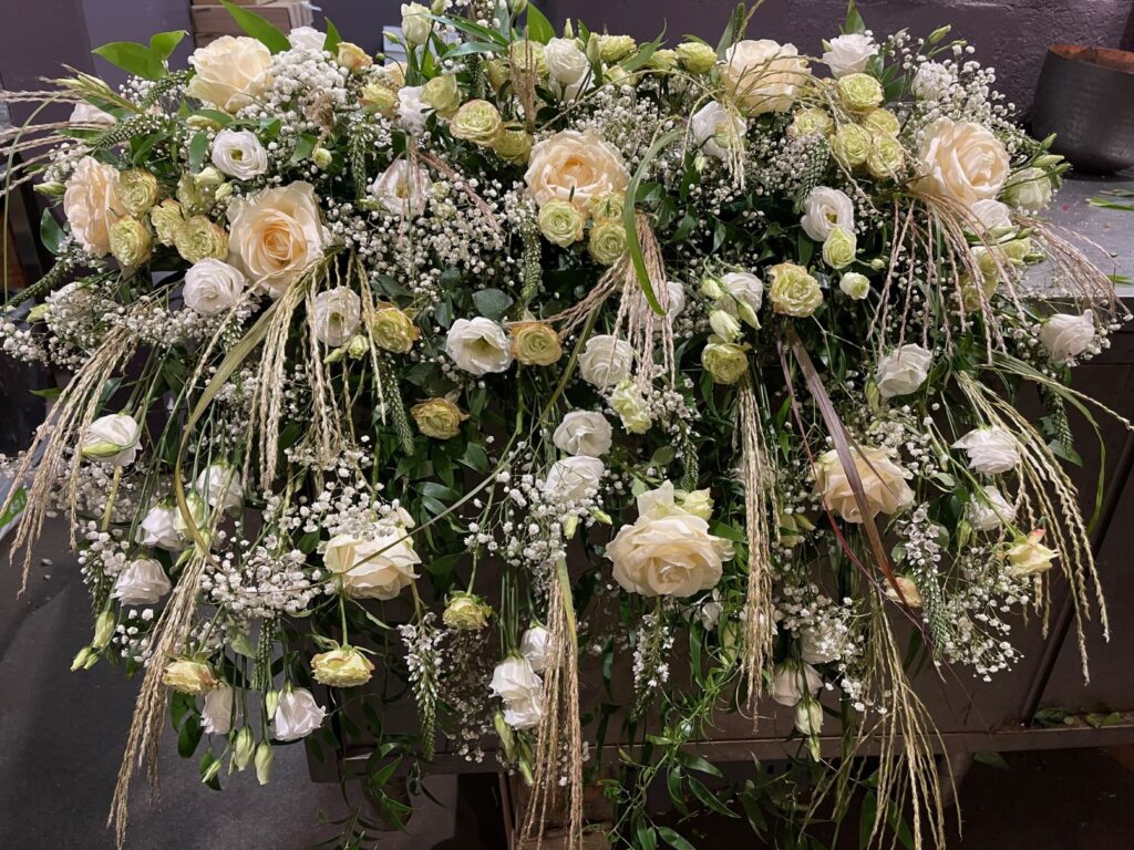 White flower decorations for weddings